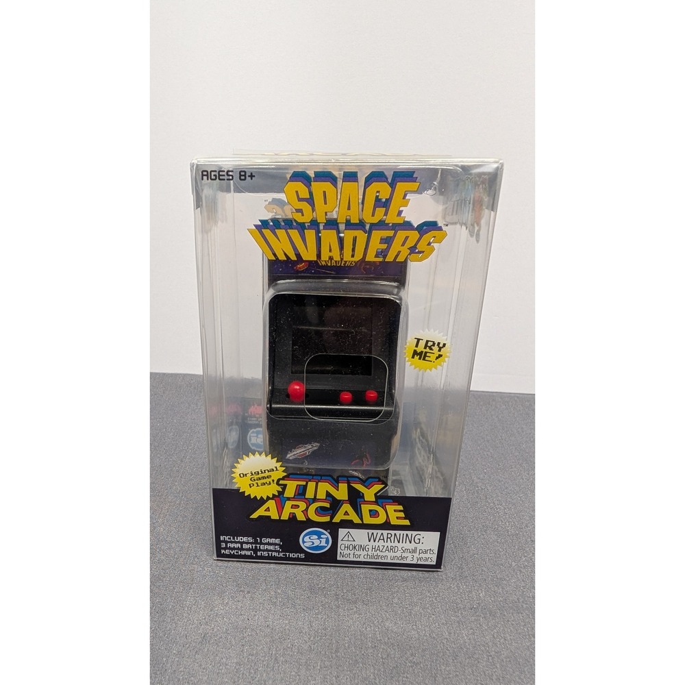 Worlds Smallest Tiny Arcade Space Invaders Mini Handheld Game Keychain Retro